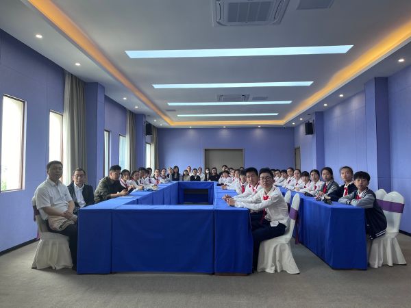 新闻中心>新闻中心详情> 华江中学感谢分公司为学生们提供学习,研学的